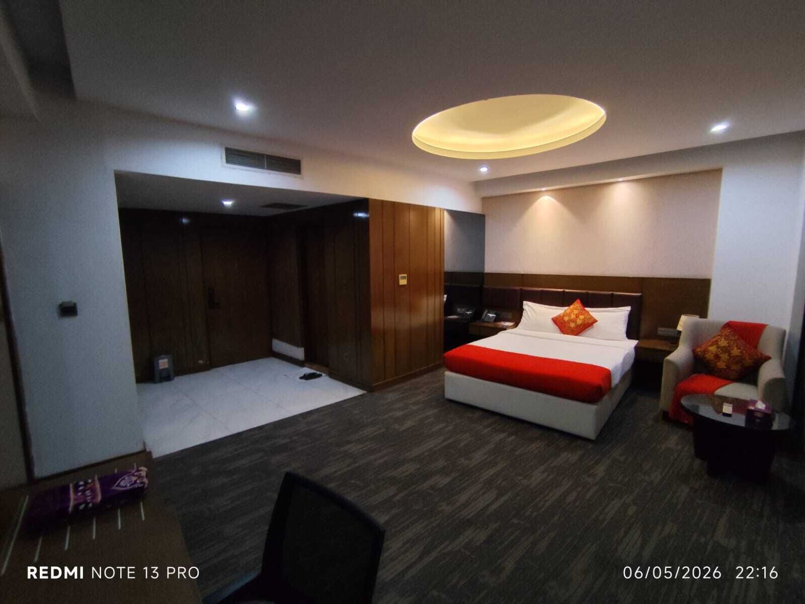 Luxury Suite, Balcony, Lake View | Desk, laptop workspace, free WiFi