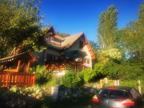 A family home and a place to stay with friends. Relaxation guaranteed in the heart of nature.