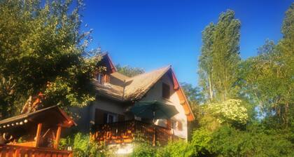 A family home and a place to stay with friends. Relaxation guaranteed in the heart of nature.