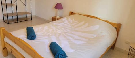 4 bedrooms, free WiFi, bed sheets