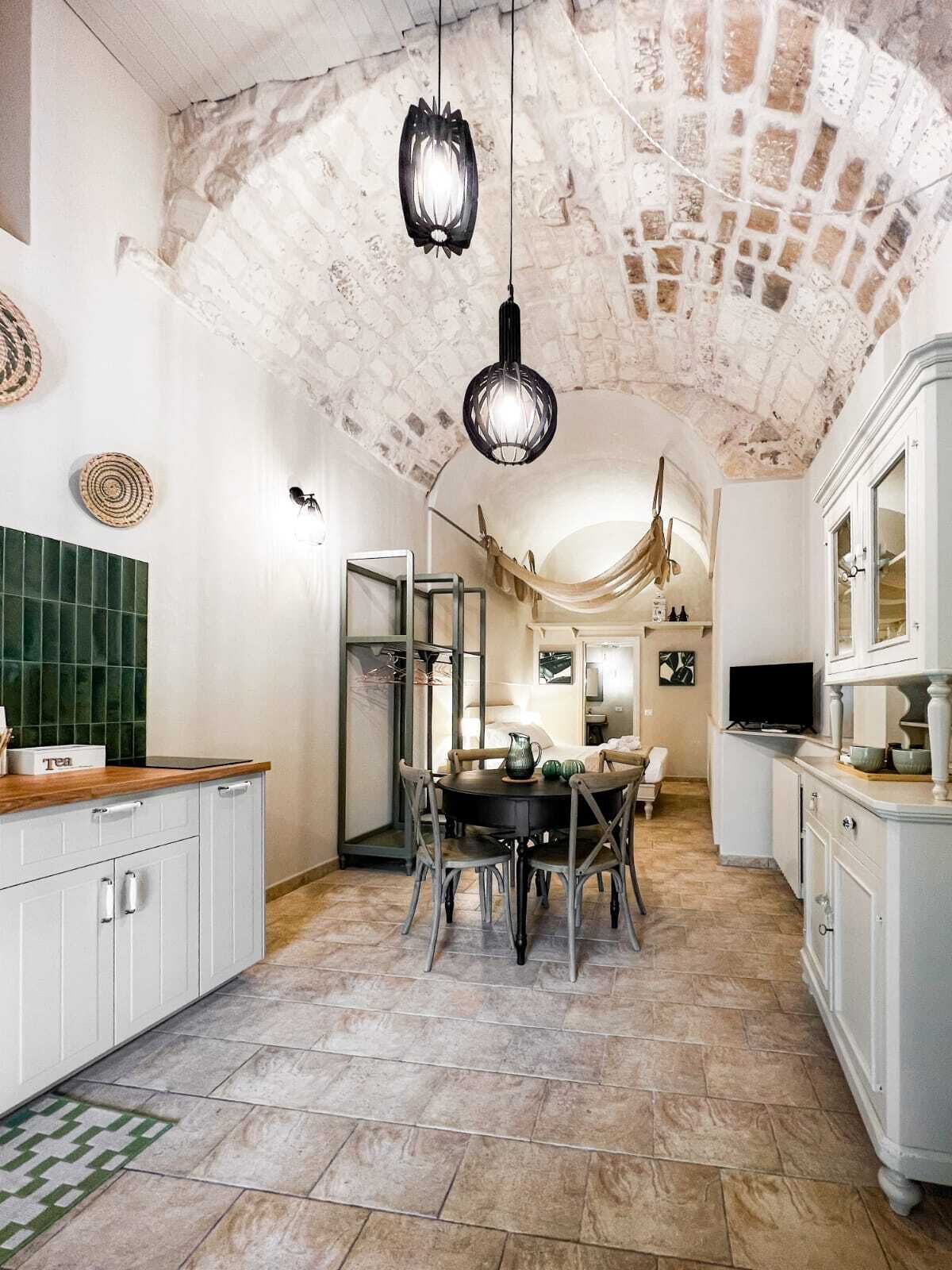 Deluxe Studio, City View | Dining