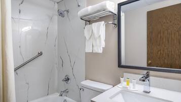 Deluxe Room, 1 Queen Bed, Non Smoking | Bathroom | Separate tub and shower, towels, toilet paper