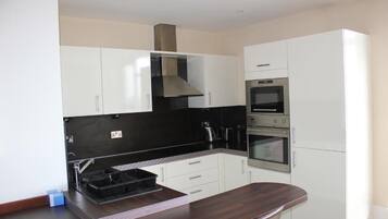 Departamento, balcón, vista a la ciudad | Cocina privada