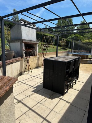 Outdoor dining - Vrbo Property (Monclar-de-Quercy)