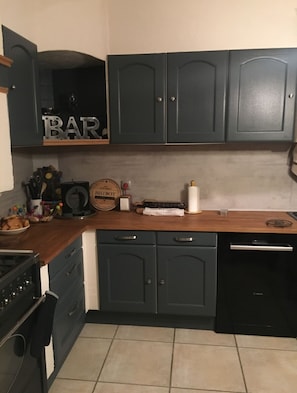 Private kitchen - Vrbo Property (Monclar-de-Quercy)