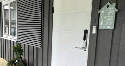 Modern 3-Bedroom Apartment in Raufoss Centre with Private Garden