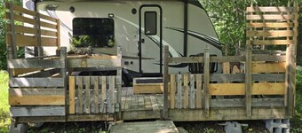 Private RV Retreat with Deck on a Working Artist Property, 1 bed, Orland