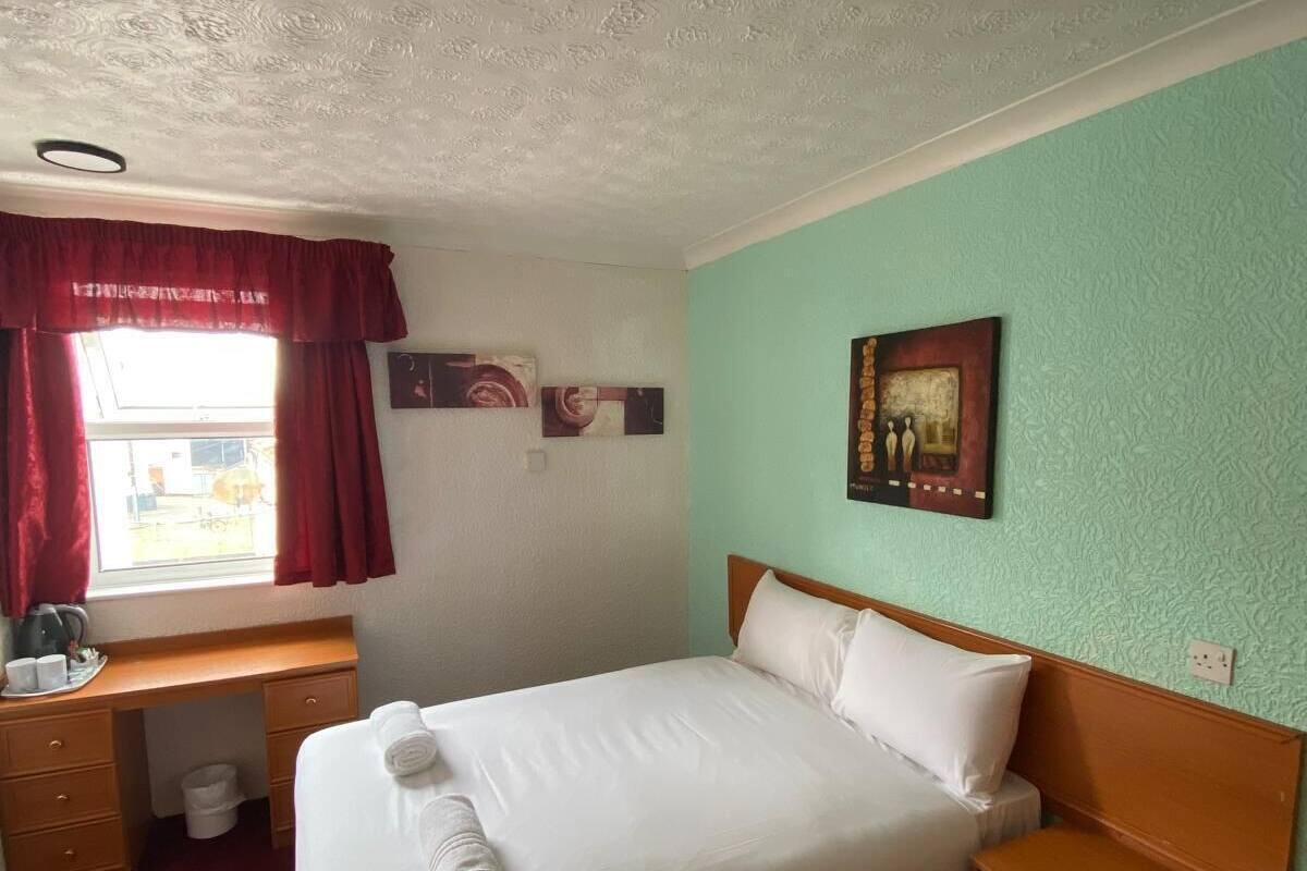 Standard Double Room | Desk, free WiFi