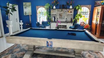 Single Room | Game room