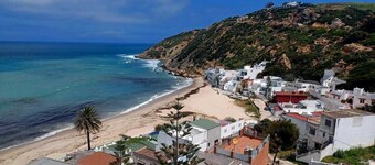 Gorgeous 2-bedroom apartment in Tanger Playa Blanca for your stay, Great Seaside