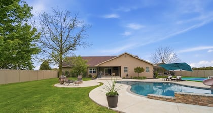 LUXURY COUNTRY RETREAT ~ HEATED POOL, PICKLEBALL COURT, FIRE PIT & COUNTRY VIEWS