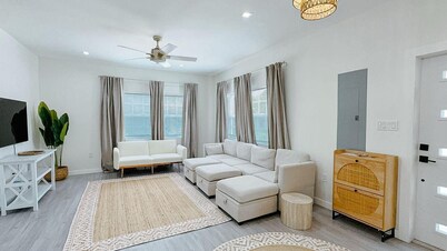 Amazing spacious 4-bedroom house in soothing Little Cayman with AC and amenities
