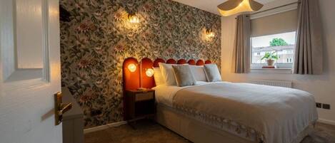 3 bedrooms, desk, iron/ironing board, free WiFi