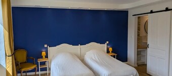 Flexible & comfy guest room with mountain view
