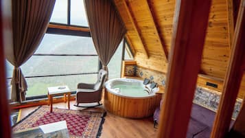 Deluxe Suite, Mountain View | Interior