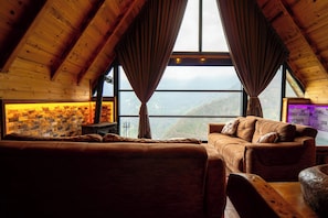 Chalet superior, vista al río | Wifi gratis y ropa de cama