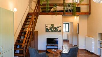 Comfort Duplex, City View | Interior