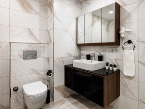 Dusche, Haartrockner, Handtücher