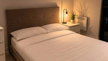 Iron/ironing board, bed sheets