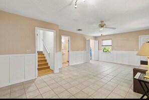 Interior - Quaint apartment with AC in charming St. Augustine (St. Augustine)