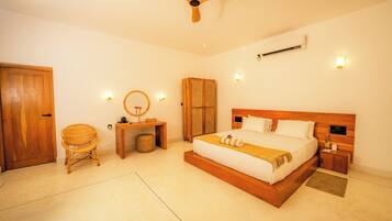 Deluxe Double Room | Desk, laptop workspace, free WiFi