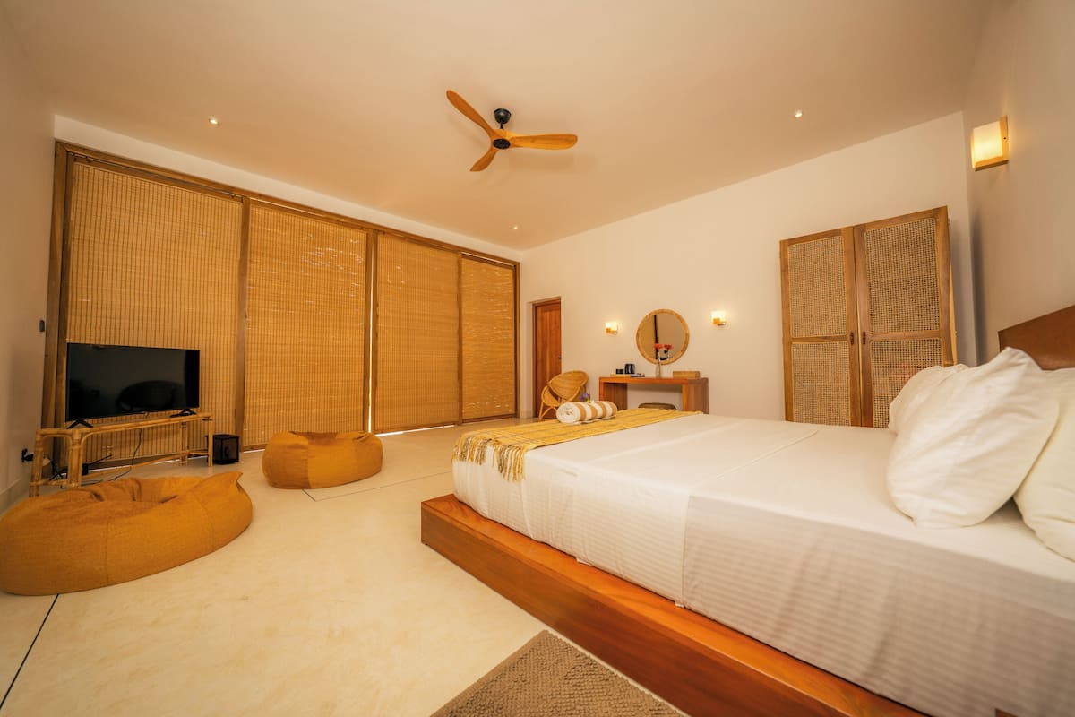 Superior Double Room, Pool View | Desk, laptop workspace, WiFi (free), bed sheets