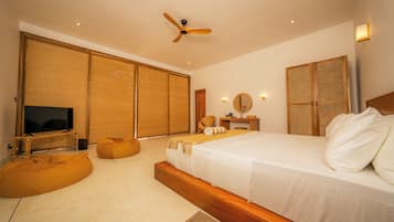 Superior-Doppelzimmer, Poolblick | Schreibtisch, laptopgeeigneter Arbeitsplatz, kostenloses WLAN