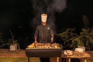 Outdoor dining - The 180 villa (Galle)