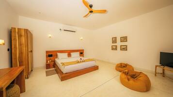 Deluxe Double Room | Desk, laptop workspace, free WiFi