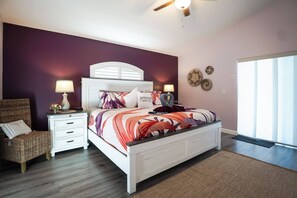 A bedroom with a bed, nightstands, a chair, and a ceiling fan. - Pelicans Landing - Three Bedroom House, Sleeps 6 (Davenport)