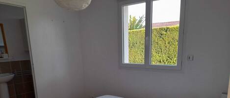 1 bedroom, iron/ironing board