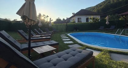 Luxury 5-Bedroom Villa with Heated Pool, Spa & Mountain Views