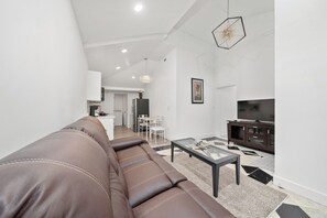 Living area - Beautiful Home - Clean & Bright (Sanford)
