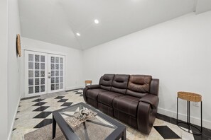 Interior - Beautiful Home - Clean & Bright (Sanford)