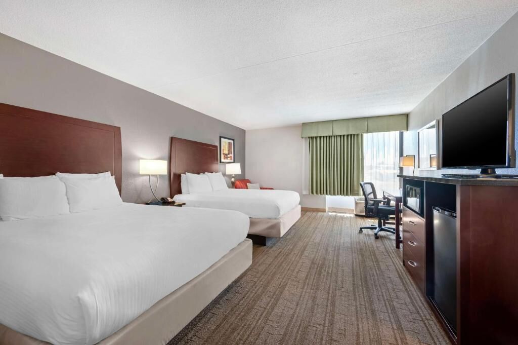 In-room safe, desk, laptop workspace, iron/ironing board