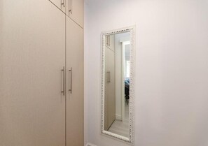 Apartamento Deluxe, balcón, vistas a la ciudad | Interior
