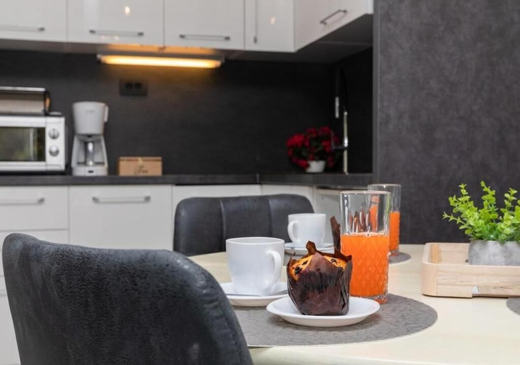 Appartamento Deluxe, balcone, vista città | Pasti