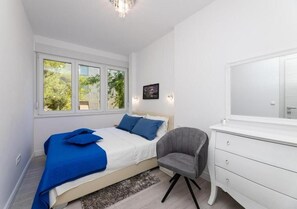 Apartamento Deluxe, balcón, vistas a la ciudad | Sistema de insonorización y wifi gratis