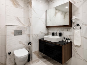 Separate bathtub and shower, deep-soaking bathtub, hair dryer, towels - Charming 2 Bedroom Apartment At Monnas Suite (Istanbul)