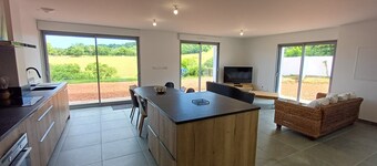 Ferme basque du XVIIIe entièrement rénovée, au calme avec vue collines