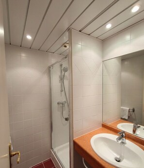 Soap, toilet paper - DOMUS Hostel l'Etoile (Lourdes)