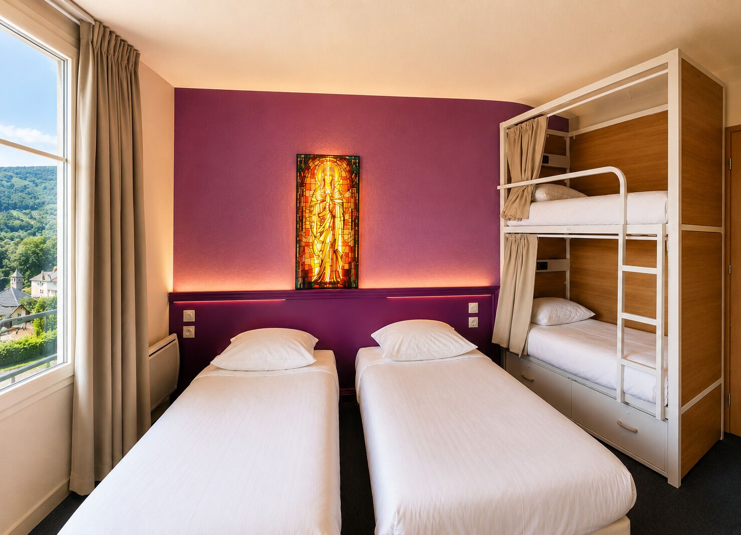 Chambre quadruple économique, balcon, vue sur la vallée | Accès au Wi-Fi (inclus)