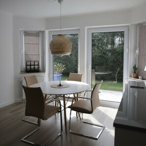 Dining - Vrbo Property (Velbert)