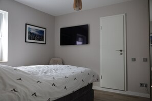 Iron/ironing board, Internet, bed sheets - Vrbo Property (Velbert)