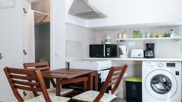 Cookware/dishes/utensils