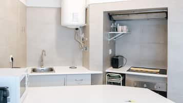 Cookware/dishes/utensils