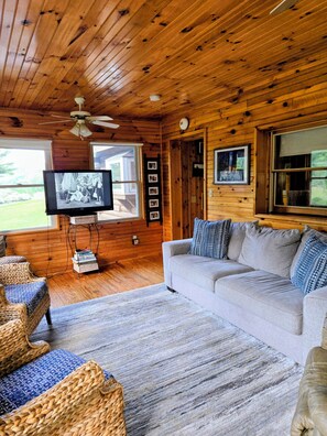 Una Smart TV, una chimenea