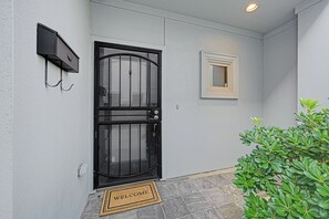 Interior - Modern EaDo Home - Walk to Convention Center, Stadiums & Downtown (Houston)