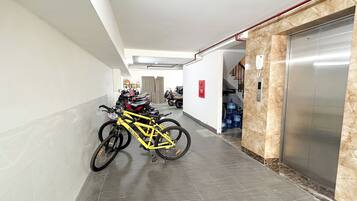 Studio, vue sur la ville | Intérieur
