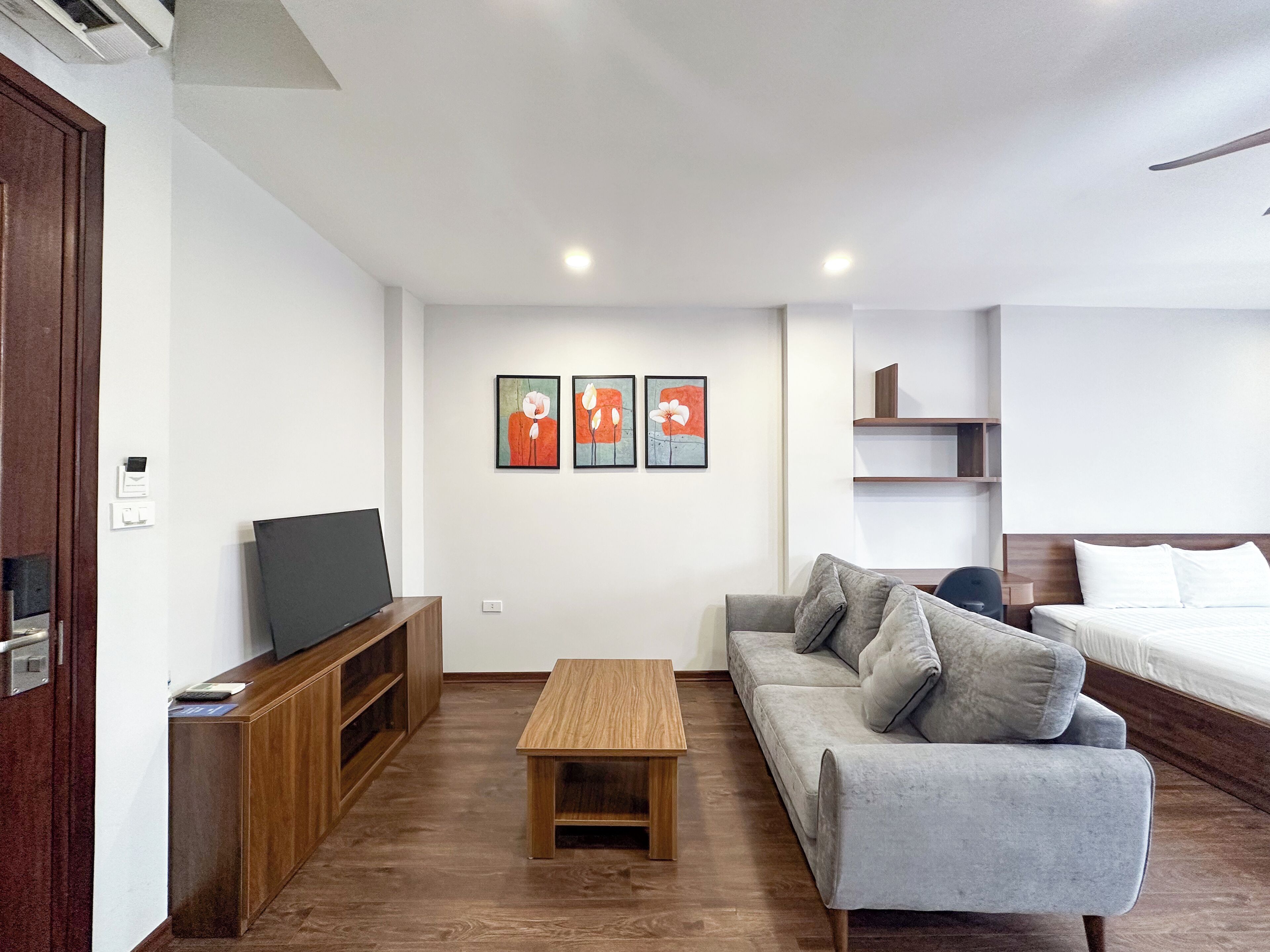 Studio, City View | Interior